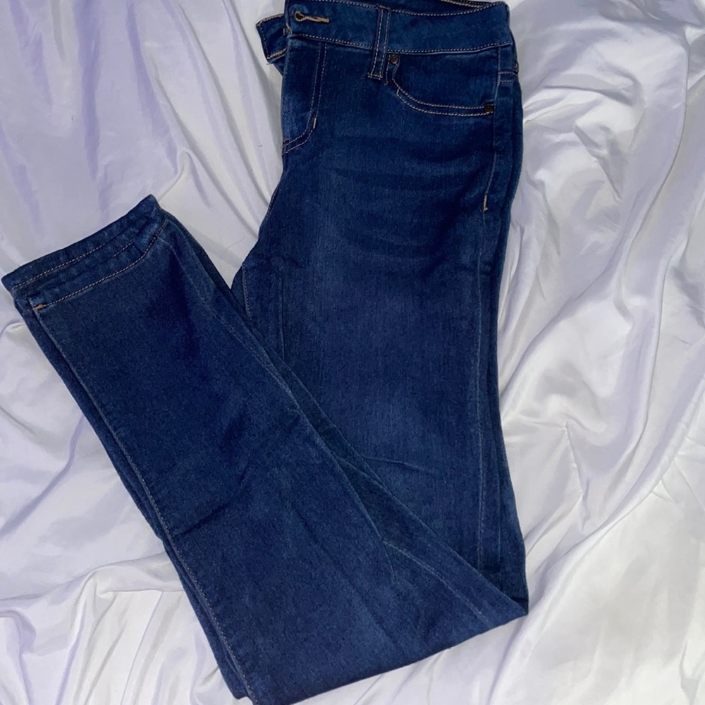 Size 9. Skinny. They are also very stretchy and soft
